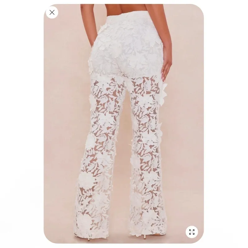 Pantalón con diseño de flores
