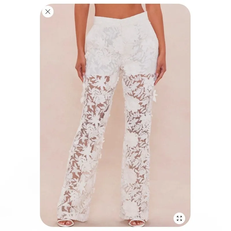 Pantalón con diseño de flores
