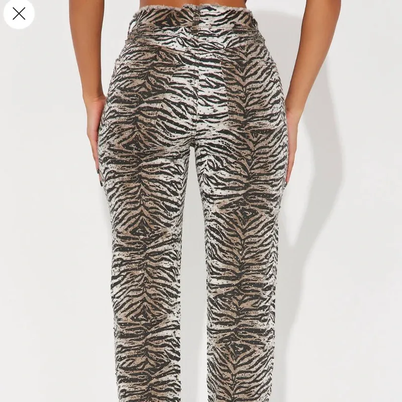 Pantalón con estampado de cebra