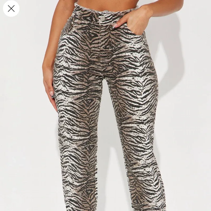 Pantalón con estampado de cebra
