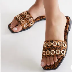Sandalias animal print