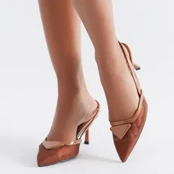 Sandalias carmelitas puntifinas de tacón