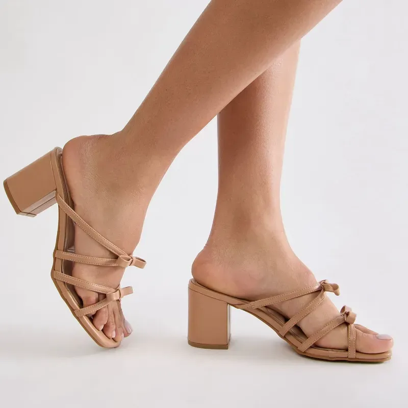 Sandalias de tacón con lazos