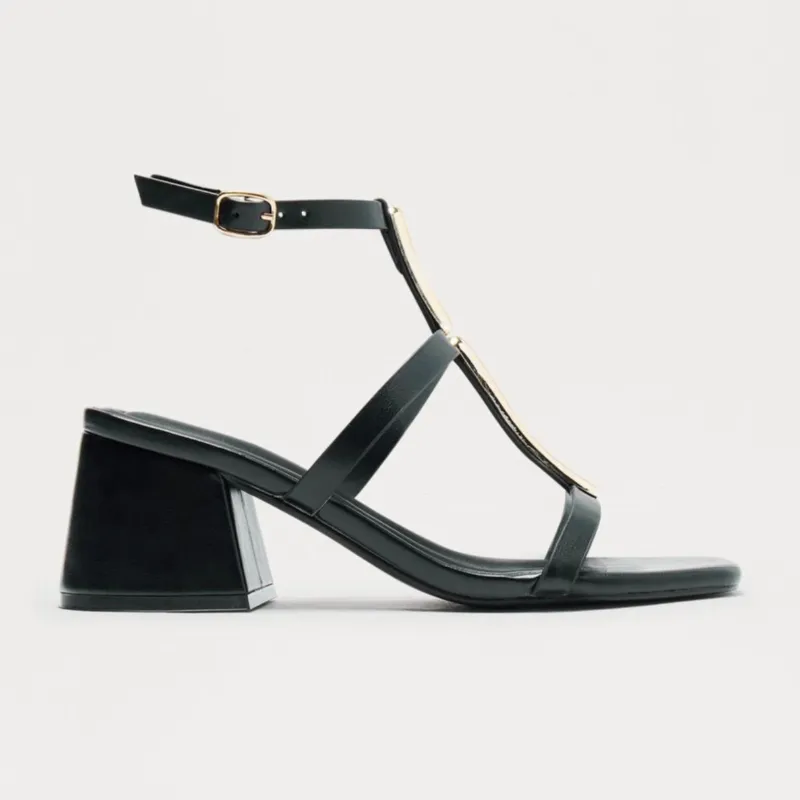 Sandalias de tacón cuadrado con detalle dorado