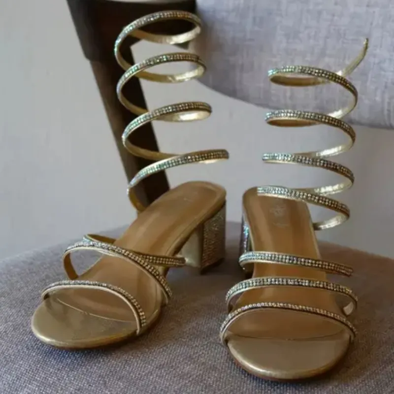 Sandalias de tacón . Doradas y plateadas 