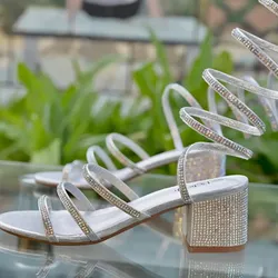 Sandalias de tacón . Doradas y plateadas 