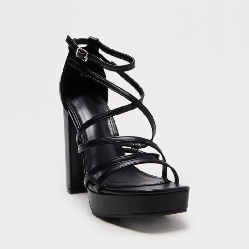 Sandalias negras de tacón cuadrado alto