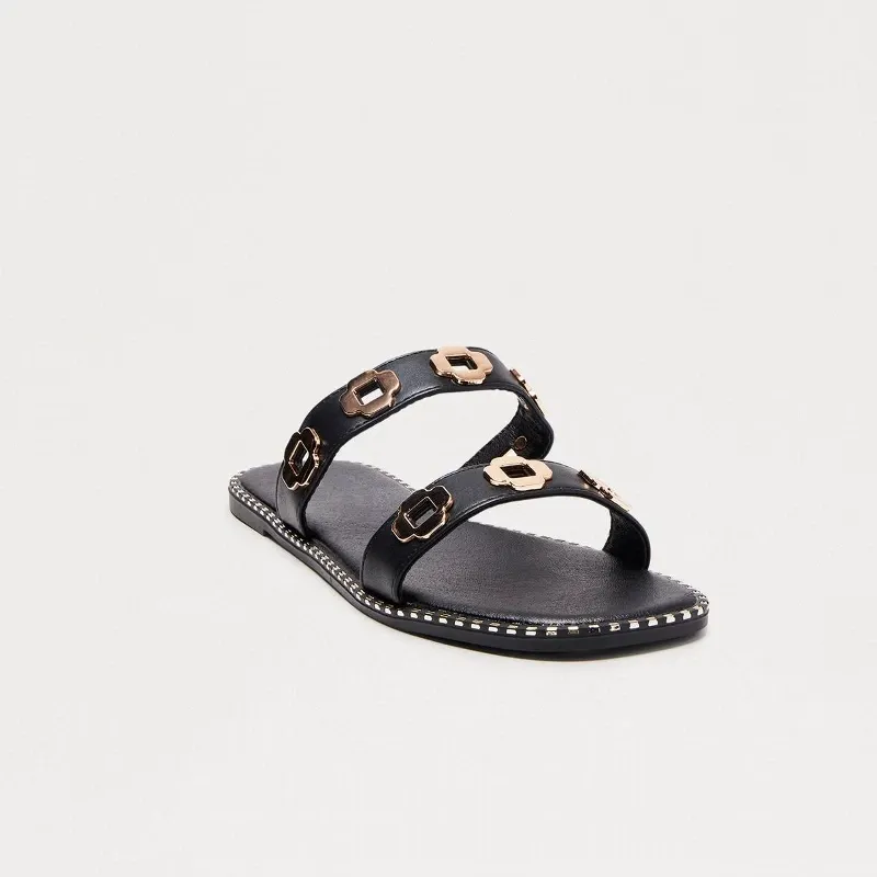 Sandalias negras y doradas