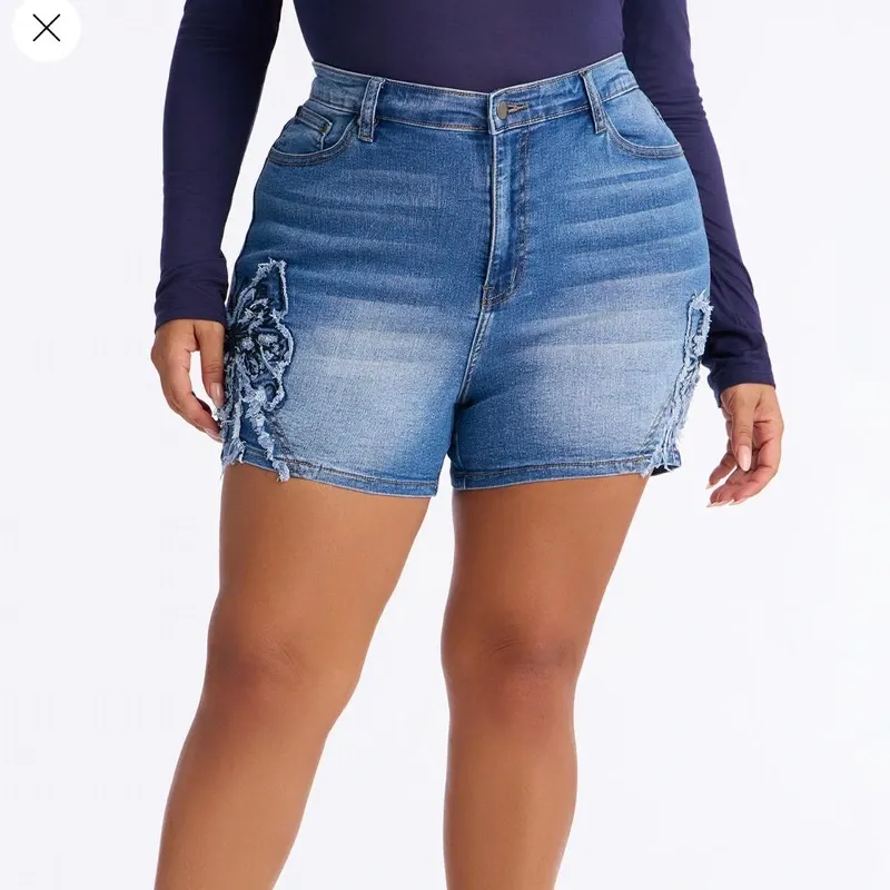 Short con mariposa de mezclilla
