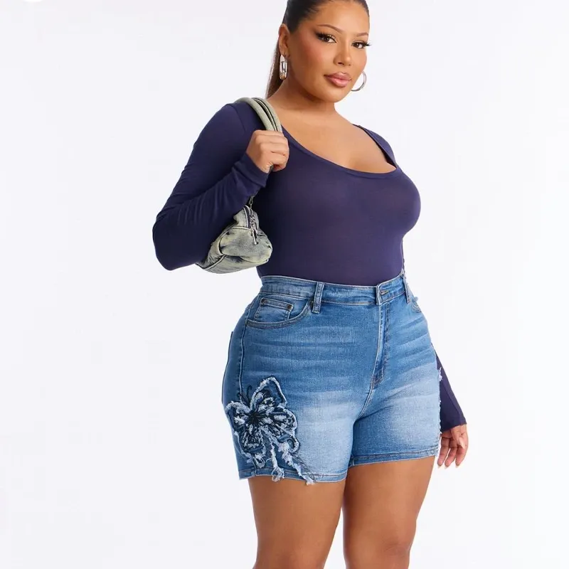 Short con mariposa de mezclilla