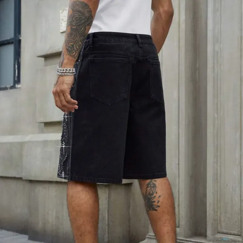 Short negro con perlas brillantes