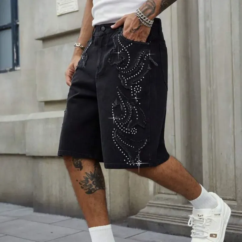 Short negro con perlas brillantes