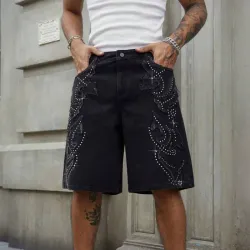 Short negro con perlas brillantes
