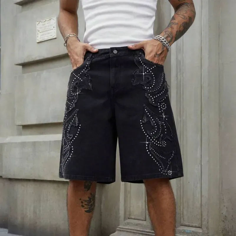 Short negro con perlas brillantes