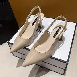 Tacones puntifinos carmelitas elegantes