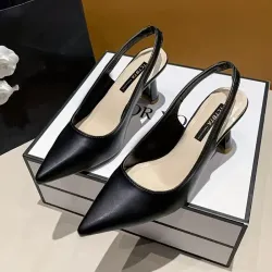 Tacones puntifinos negros elegantes