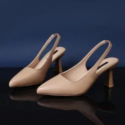 Tacones beige elegantes