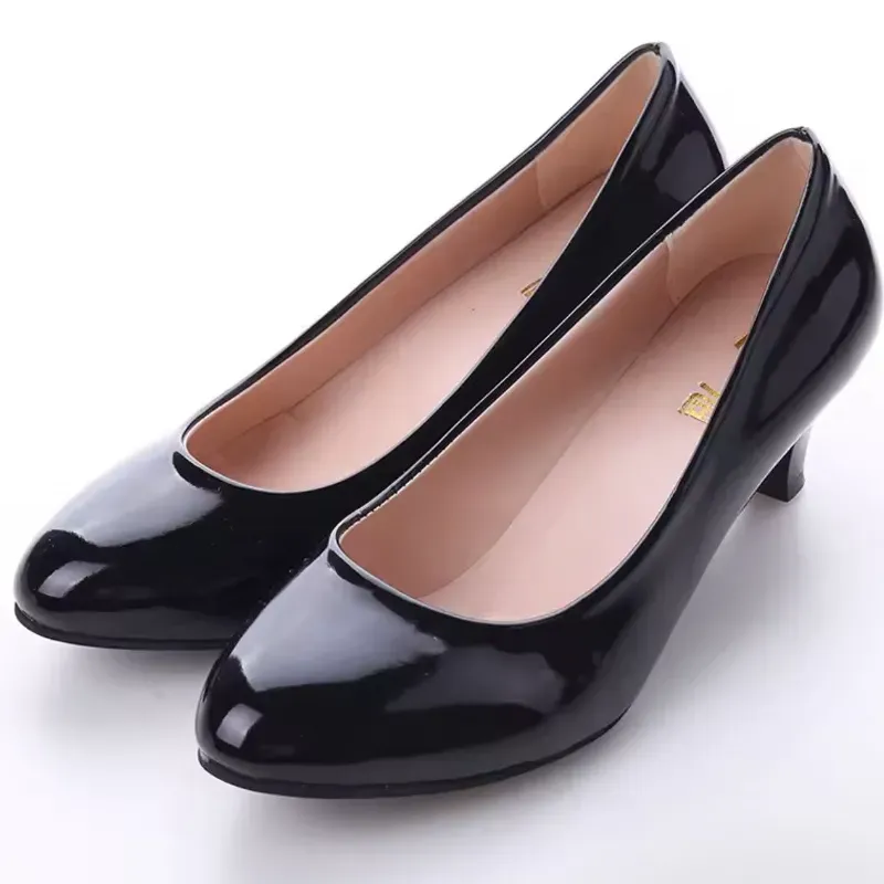 Tacones negros de oficina