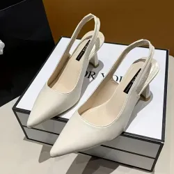 Tacones puntifinos beige elegantes
