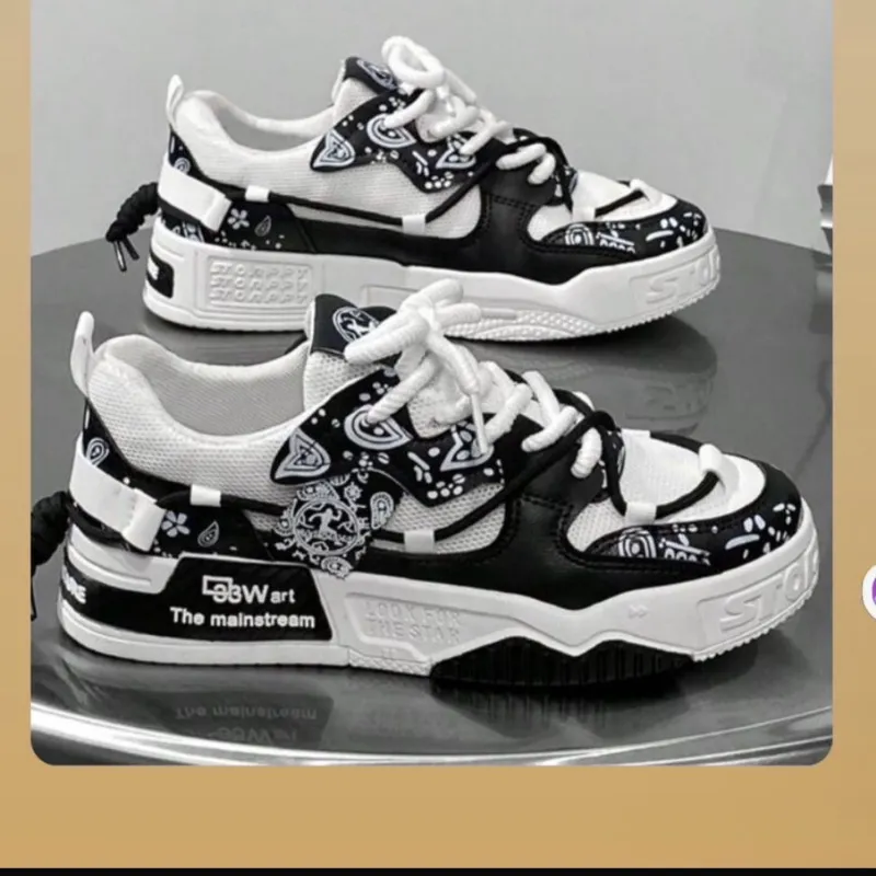 Tenis blancos y negros