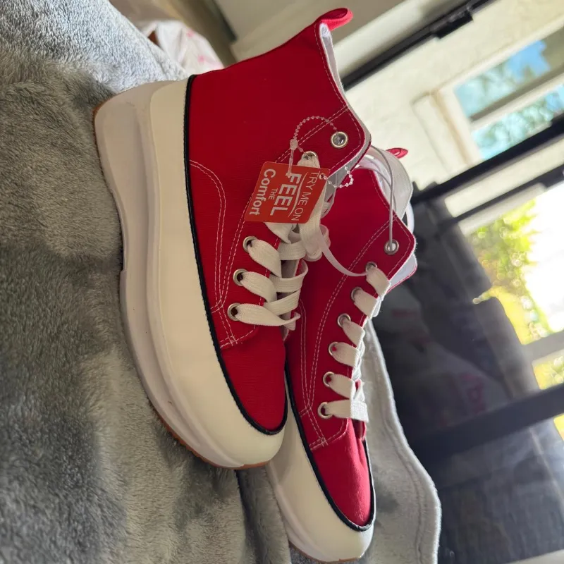 Tenis rojos con plataforma