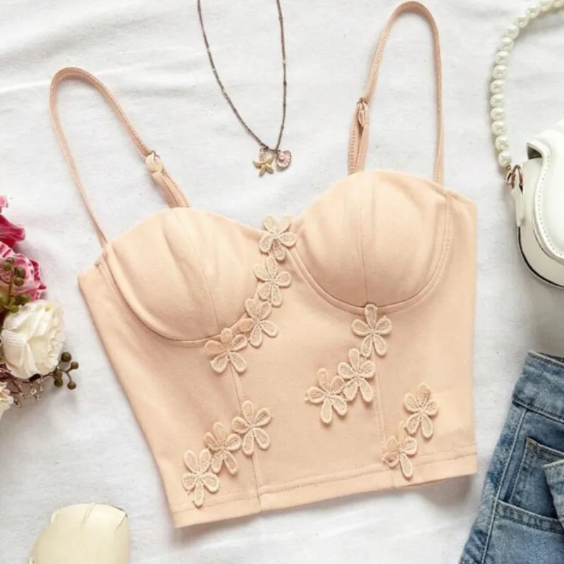 Top beige con detalles de flores