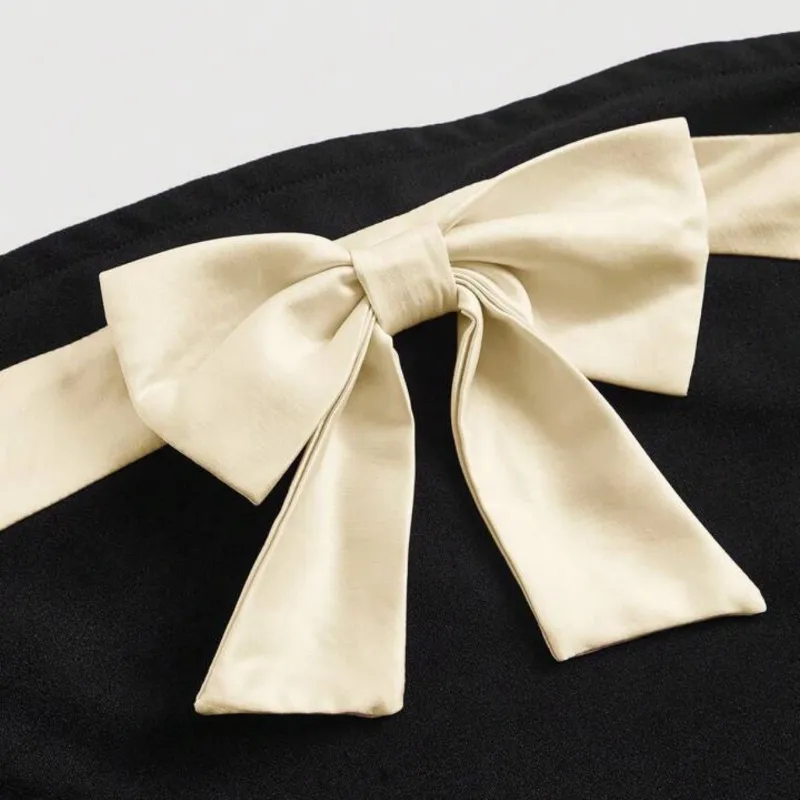 Top negro con lazo blanco