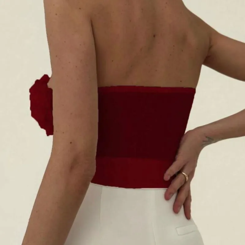 Bustier rojo con rosas