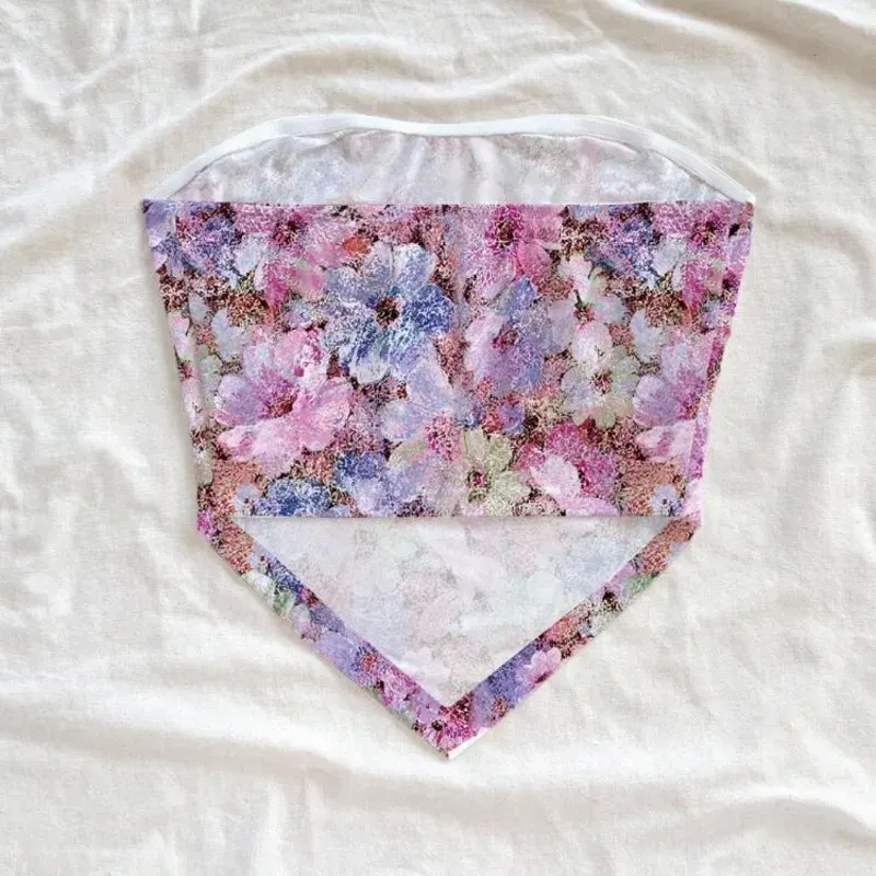 Top strapless de flores