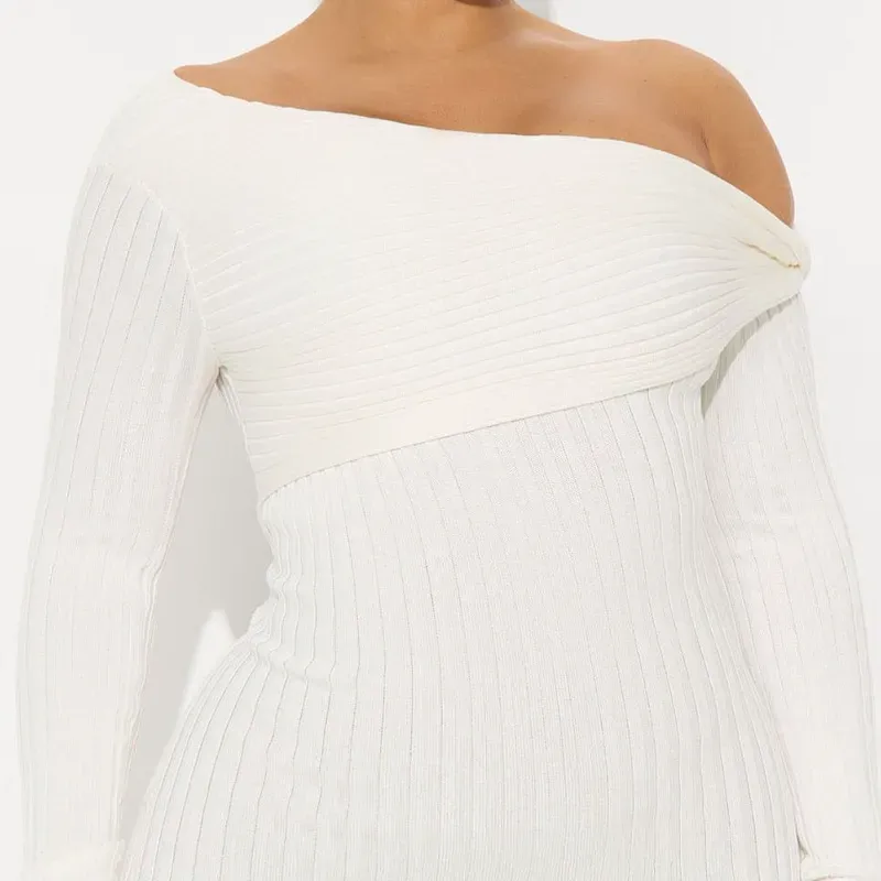 Vestido blanco de mangas largas