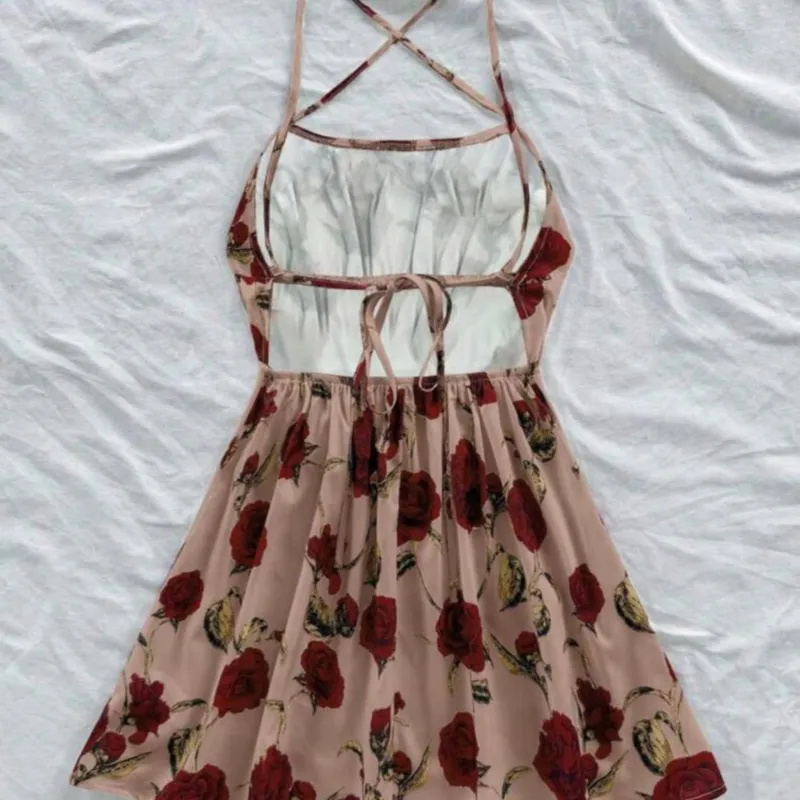 Vestido con estampado de rosas