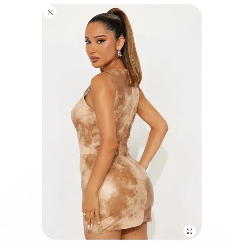 Vestido de material imitación de cuero