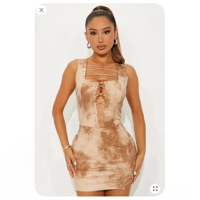 Vestido de material imitación de cuero