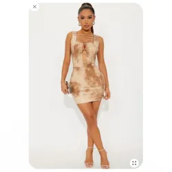 Vestido de material imitación de cuero