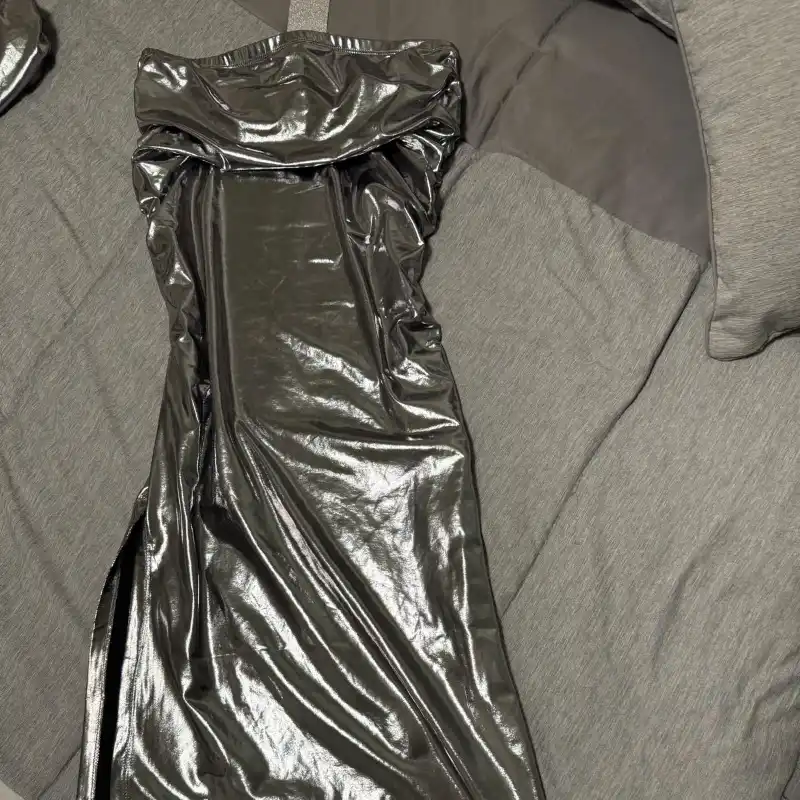 Vestido gris plateado