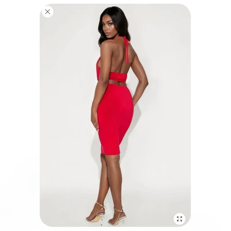 Vestido rojo con cuello halter