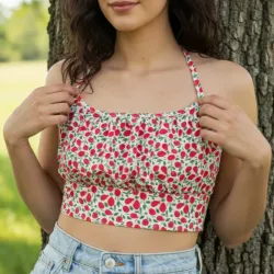 Blusa corta con fruncido ajustable en la espalda