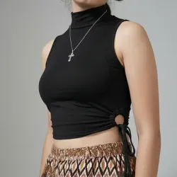 Blusa cuello tortuga con fruncido circular 