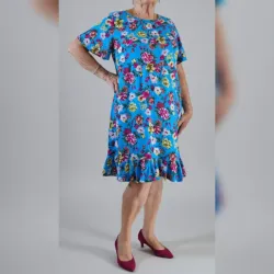 Vestido con vuelo y mangas 