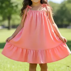 Vestido de niña con tirantes ajustables y vuelo