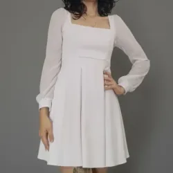 Vestido de tablones escote cuadrado con mangas 