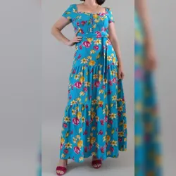 Vestido largo con vuelos de escote cuadrado 