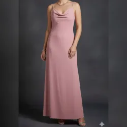 Vestido largo de escote drapeado 