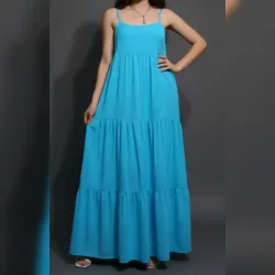 Vestido largo de tirantes y vuelos