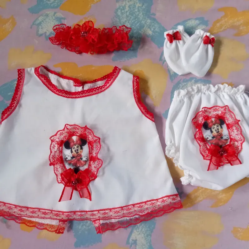 Conjunto de Bata con imágenes de muñecos 