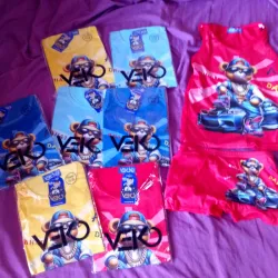 Juego de camiseta y puncho para niño