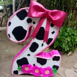 Piñata de número combinada con foami