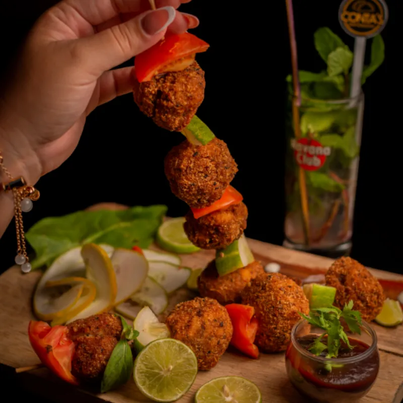 Brocheta de pescado frito