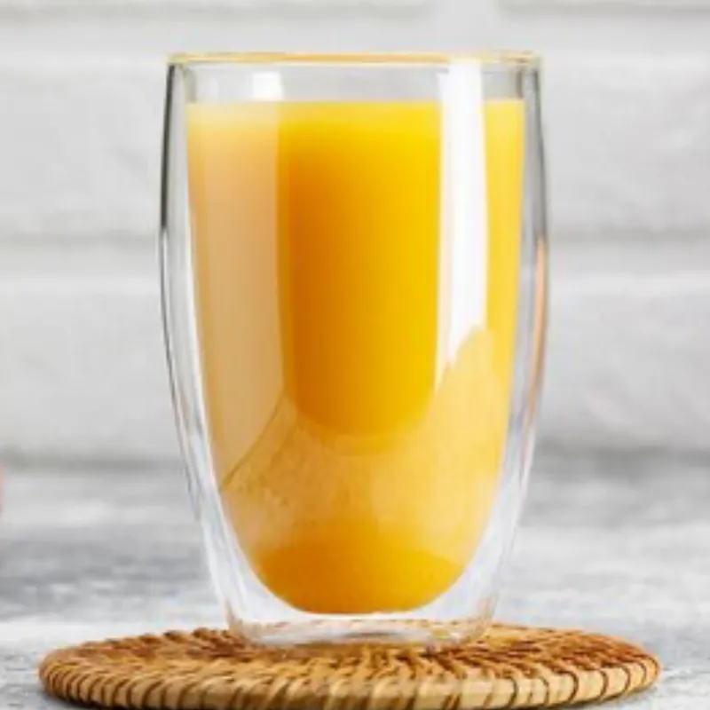 Jugo de cóctel de fruta natural en almíbar 