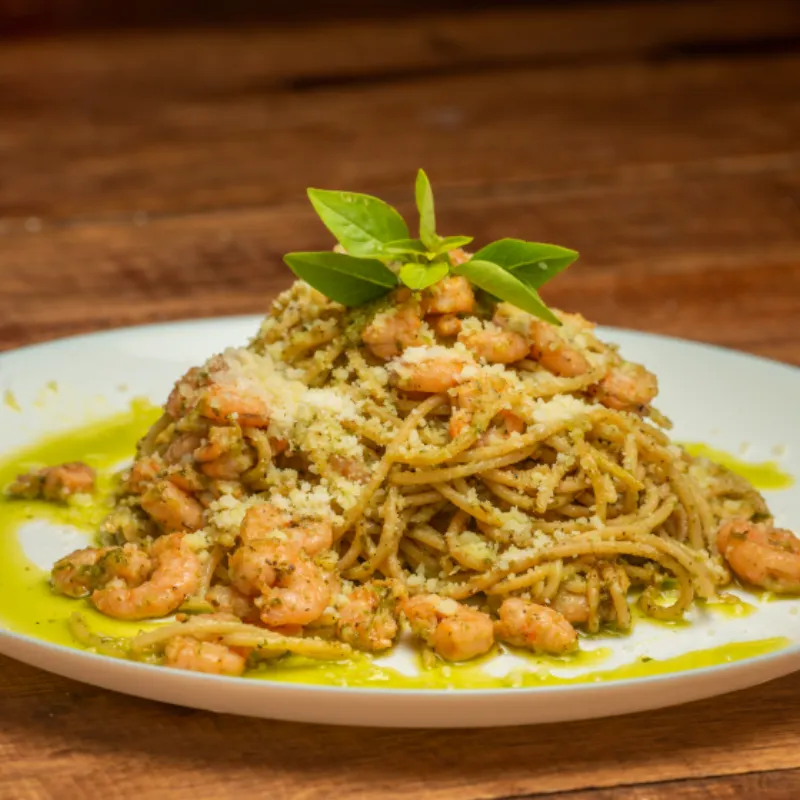 Pasta Pesto con Camarones